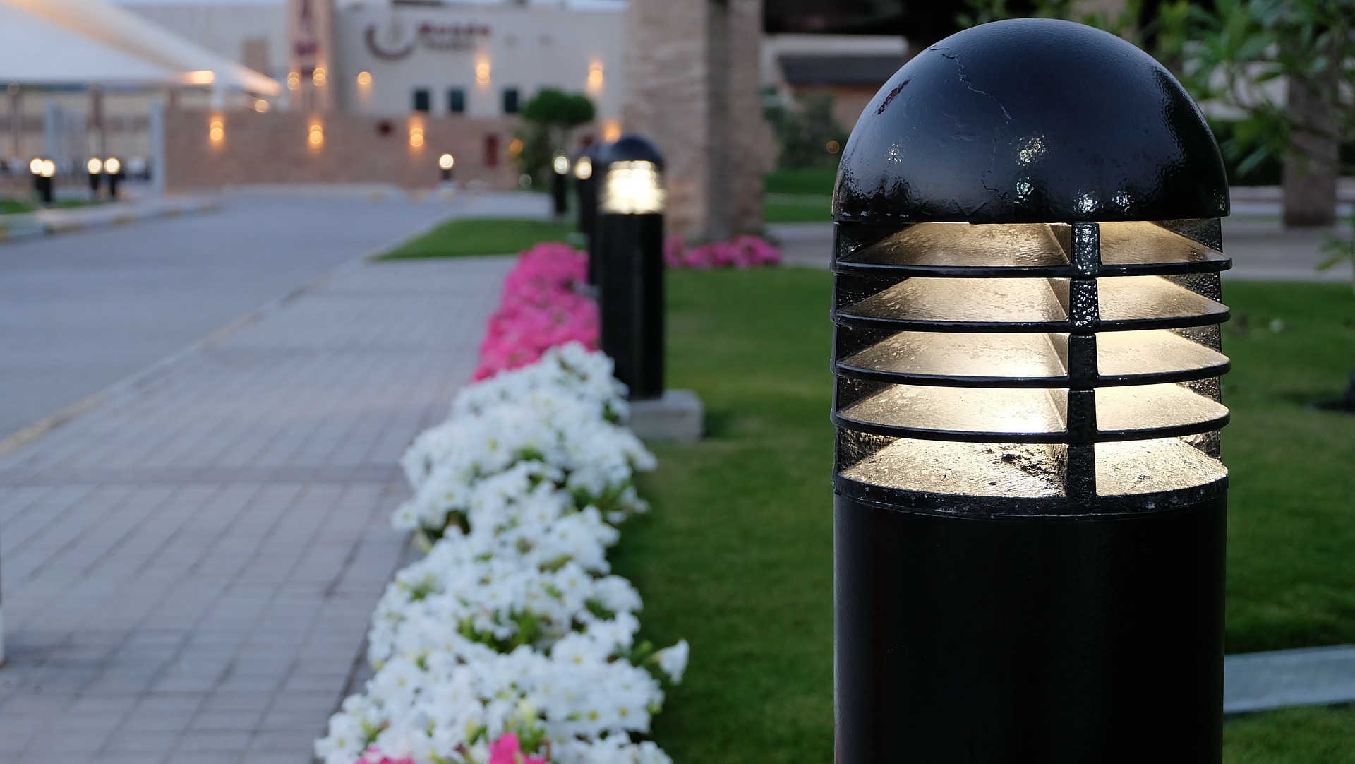 Solar Garden Lamps - Versatile, Easy to Install Outdoor Lighting
